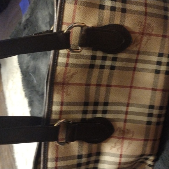 Burberry shoulder bag large tote style. - Picture 2 of 8